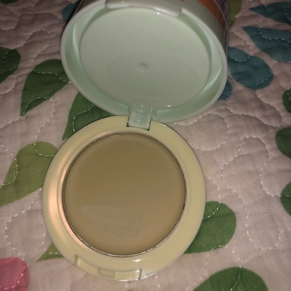 2/12 Ellen Tracy color correcting concealer stack - Picture 8 of 8